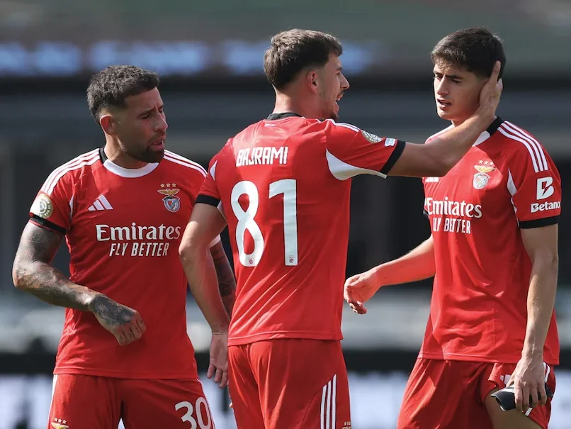 Team Benfica in action